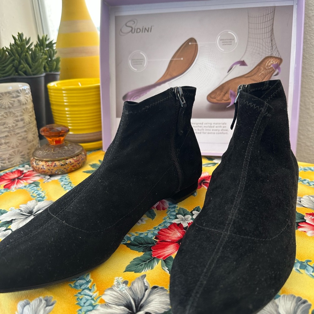 Sudini Aletta black suede booty size 9 1/2 NEW